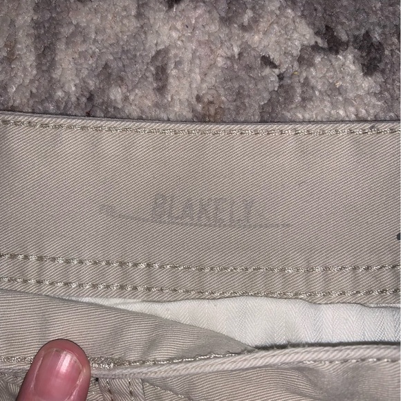 Eddie Bauer Tan Chinos with Straight Leg Design - Picture 3 of 4